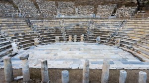 Tiyatro, Metropolis Antik Kenti